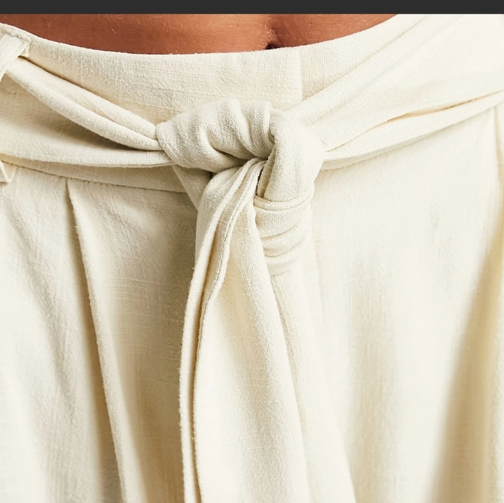 NWOT, ASOS Design Linen Blend Tie Waist Suit Shorts,Off White/Cream colo…
